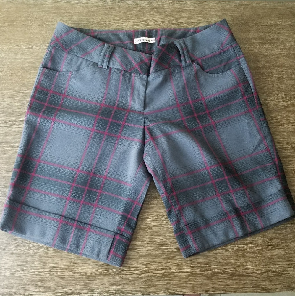 Forever 21 Dress Shorts size Small